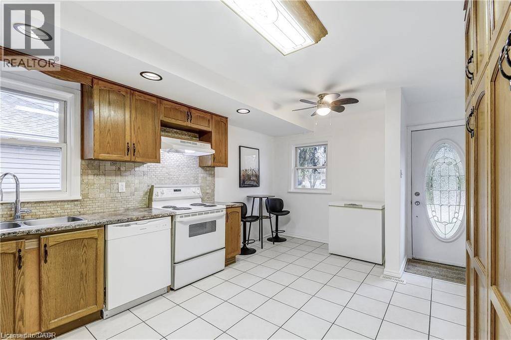 Burlington, ON L7P2L8,1470 FISHER Avenue