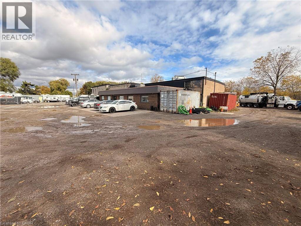 Burlington, ON L7R3T1,2070 QUEENSWAY Drive