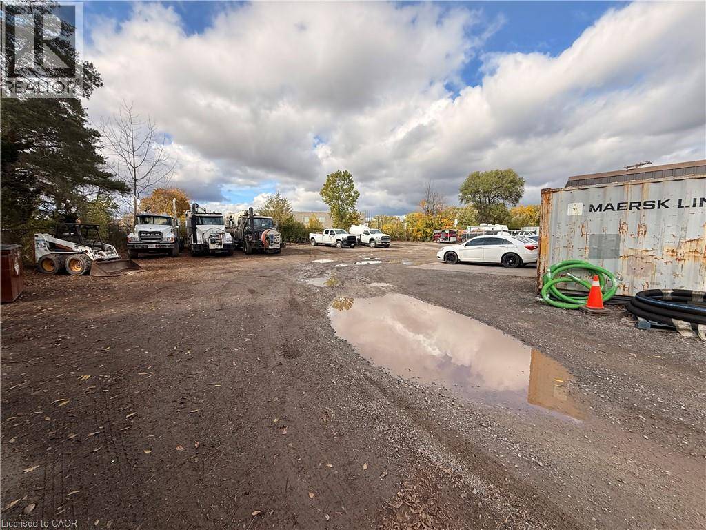 Burlington, ON L7R3T1,2070 QUEENSWAY Drive