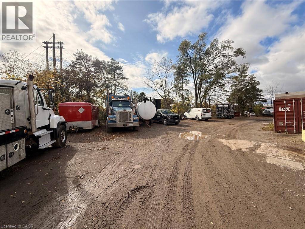 Burlington, ON L7R3T1,2070 QUEENSWAY Drive