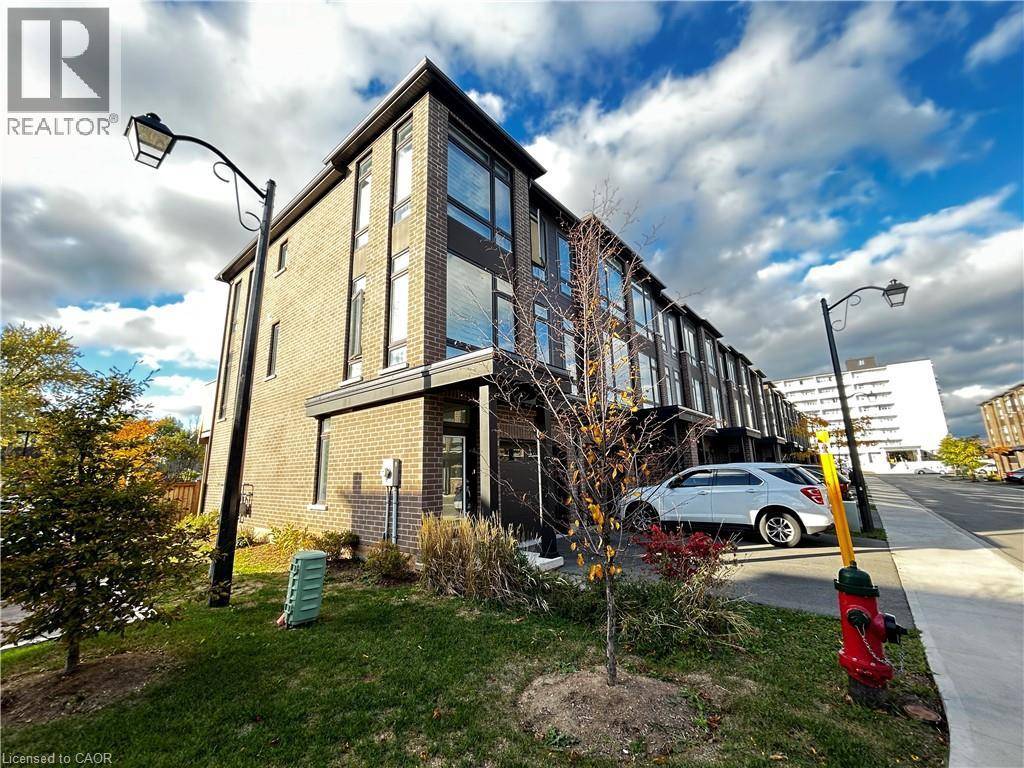 Hamilton, ON L8H2K3,270 MELVIN AVE #16
