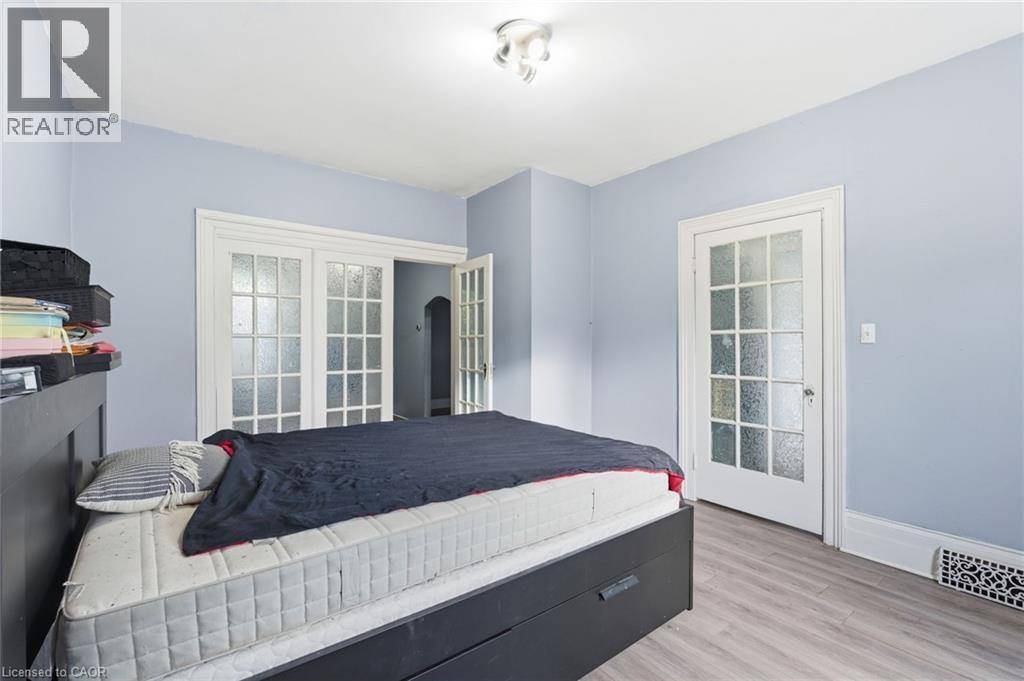 Hamilton, ON L8R2Y1,117 RAY Street N