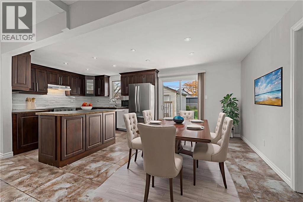 Hamilton, ON L8H5N1,233 NORMANHURST Avenue