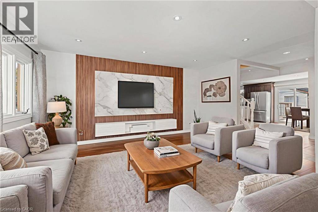 Hamilton, ON L8H5N1,233 NORMANHURST Avenue