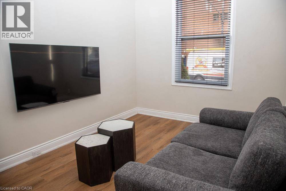 Hamilton, ON L8R2P4,116 BAY Street N