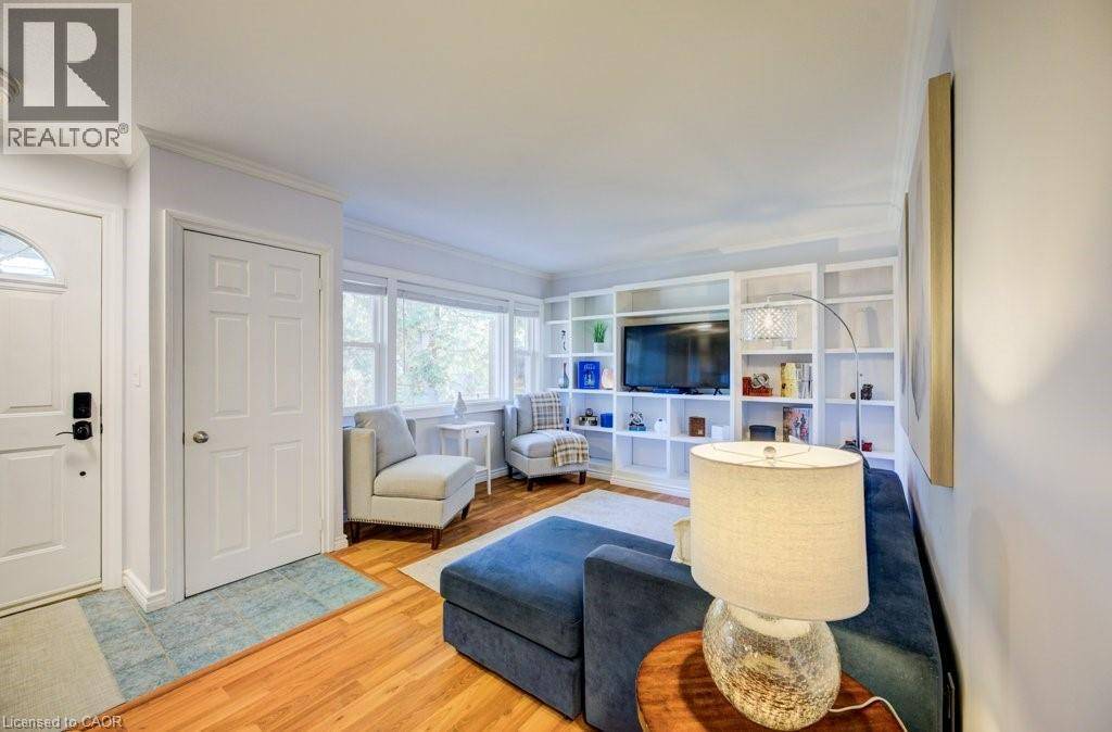 Cambridge, ON N1R1S9,18 HILLTOP Drive