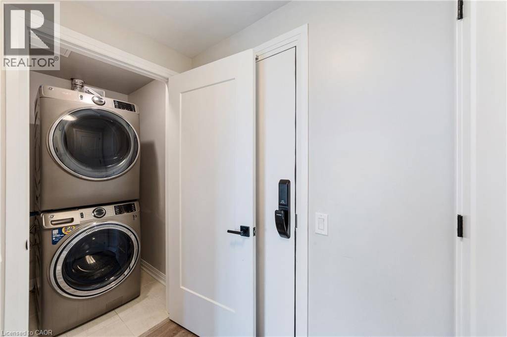 Oakville, ON L6M5N4,95 DUNDAS ST West #324