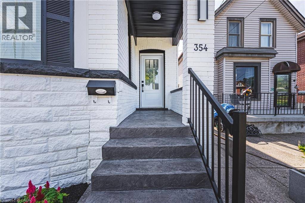 Hamilton, ON L8M2A2,354 CUMBERLAND Avenue