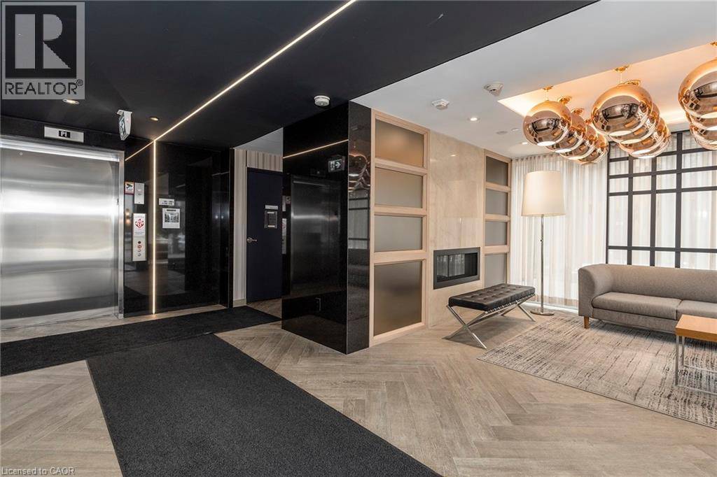 Oakville, ON L6H0W3,150 SABINA DR #316