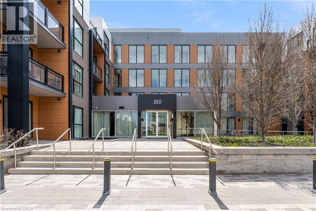 Oakville, ON L6H0W3,150 SABINA DR #301