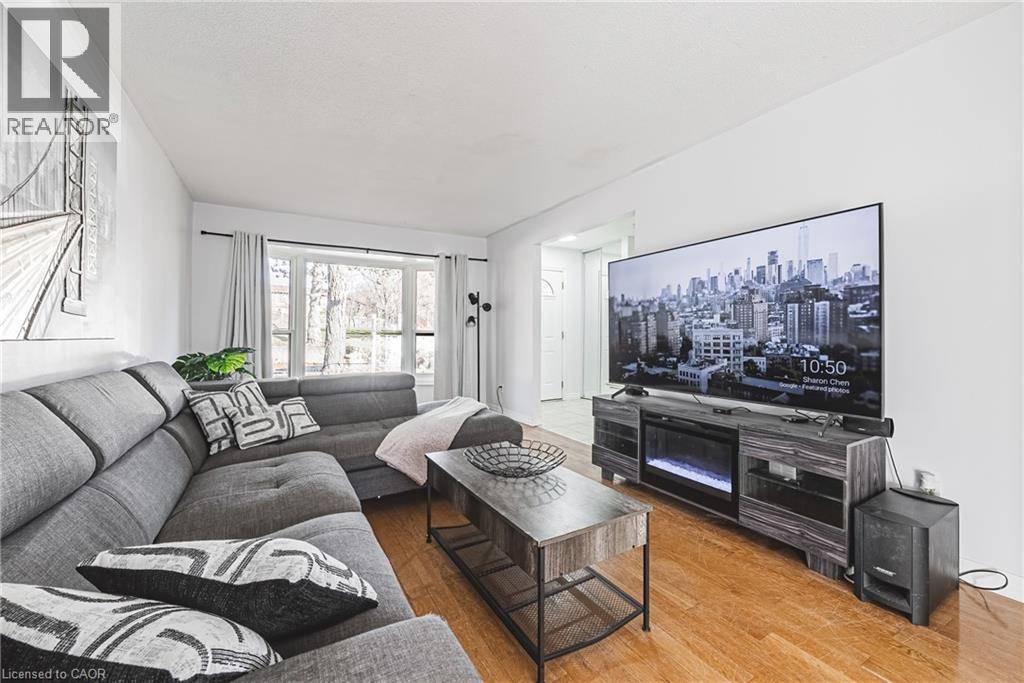 Burlington, ON L7P2Z9,2220 UPPER MIDDLE RD #4