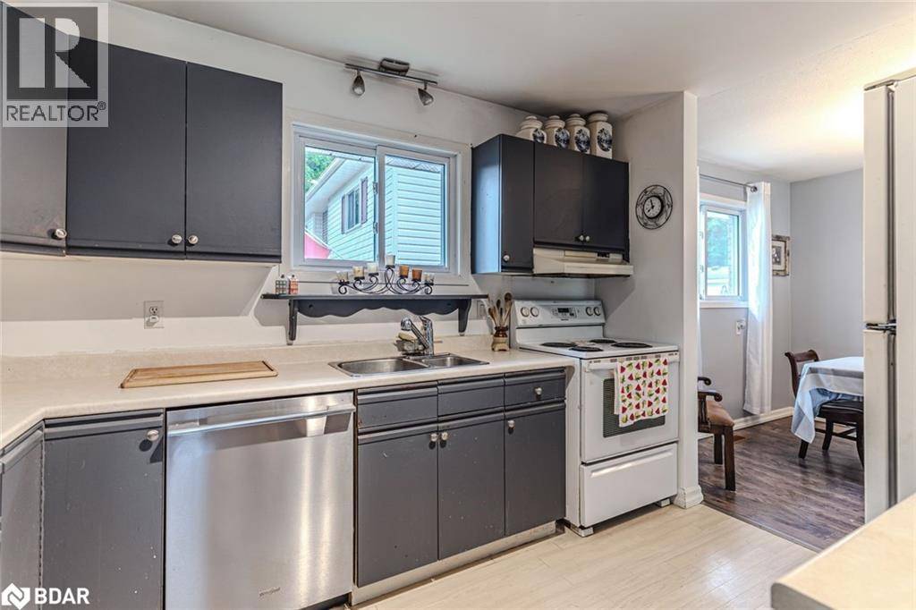 Orillia, ON L3V3G5,423 MARY ST