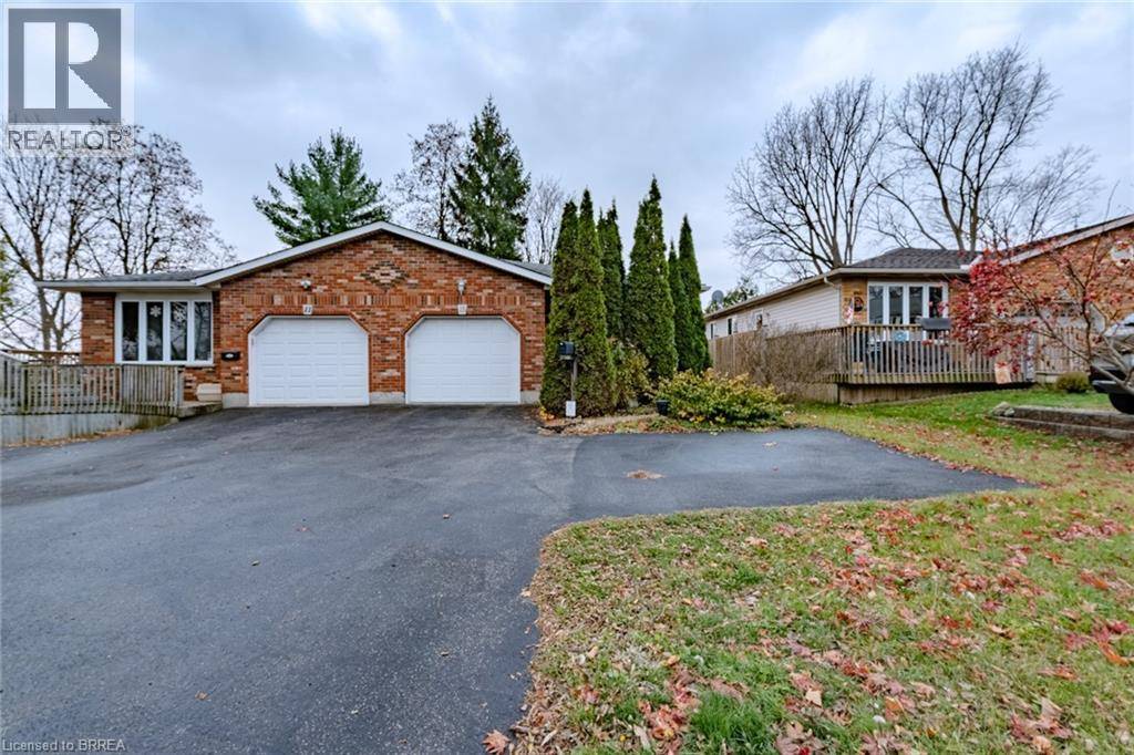 Paris, ON N3L1E9,13 DUNDAS Street W