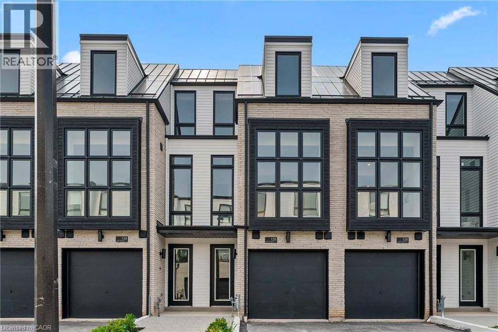 Oakville, ON L6L0H9,138 EAST ST #4