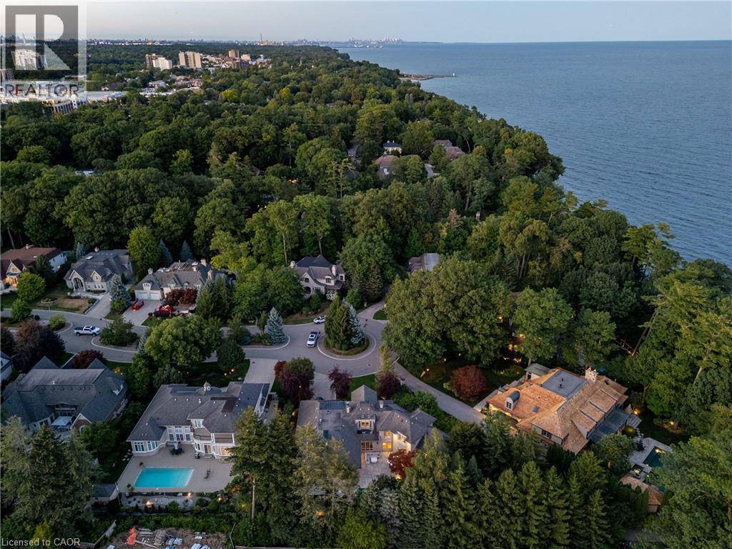 Oakville, ON L6K3Y4,38 SHOREWOOD Place