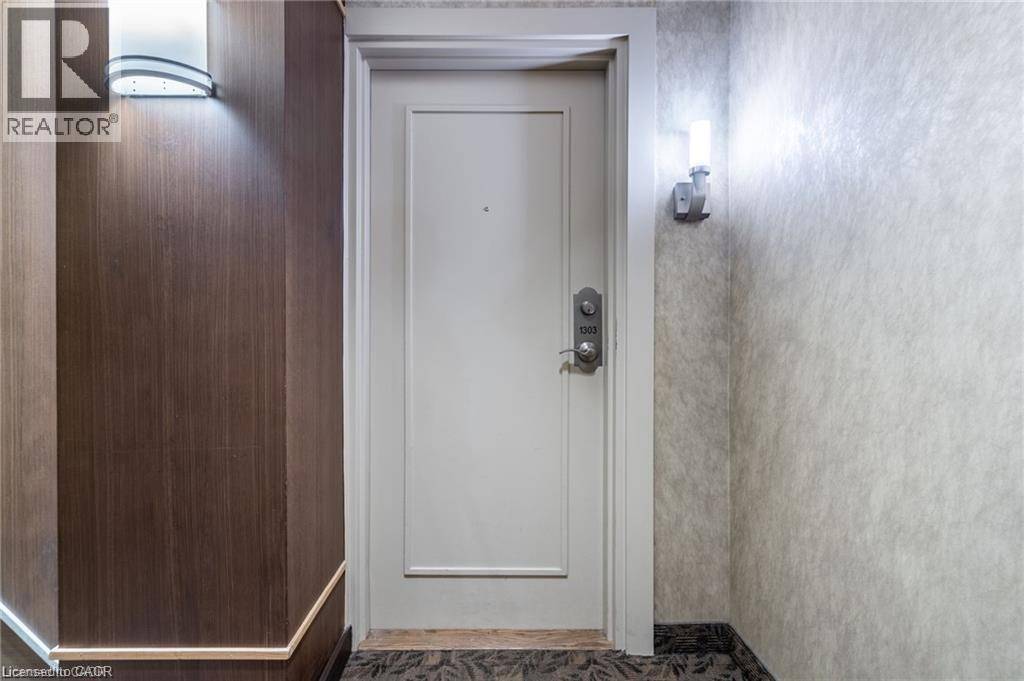 Burlington, ON L7R1E1,360 PEARL ST #1303