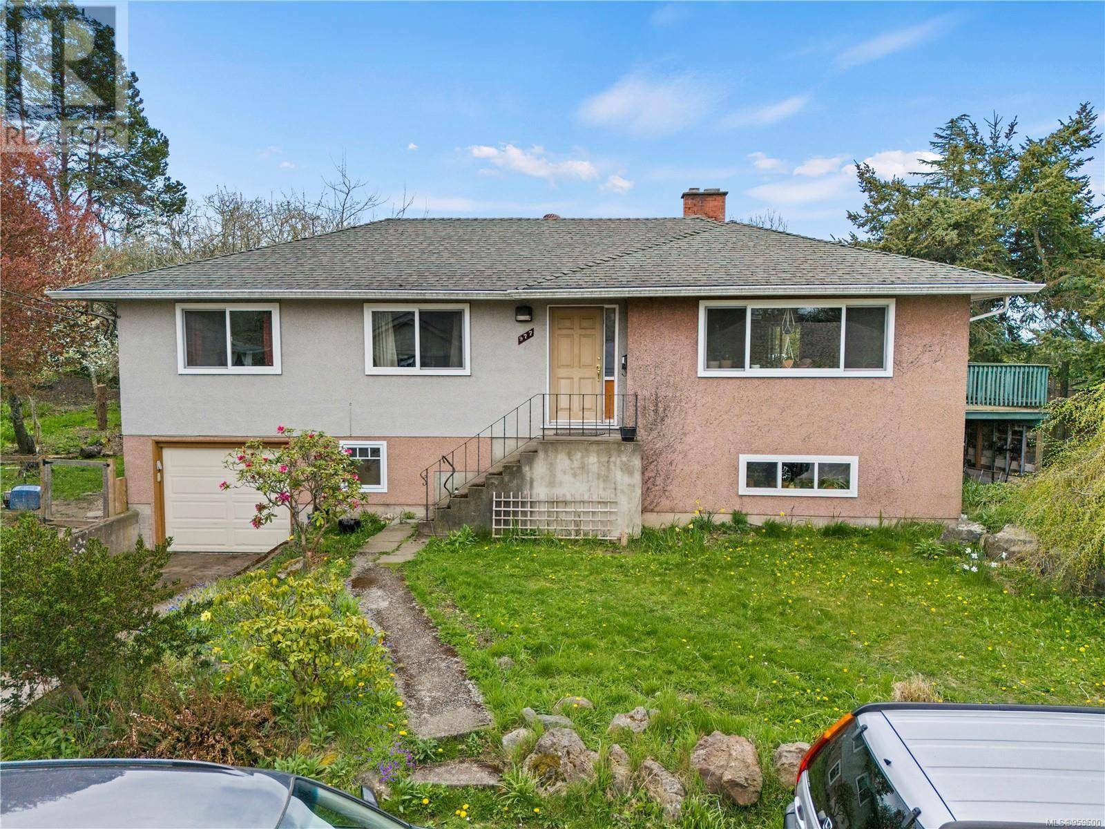 Saanich, BC V8X1V4,977 Lovat Ave