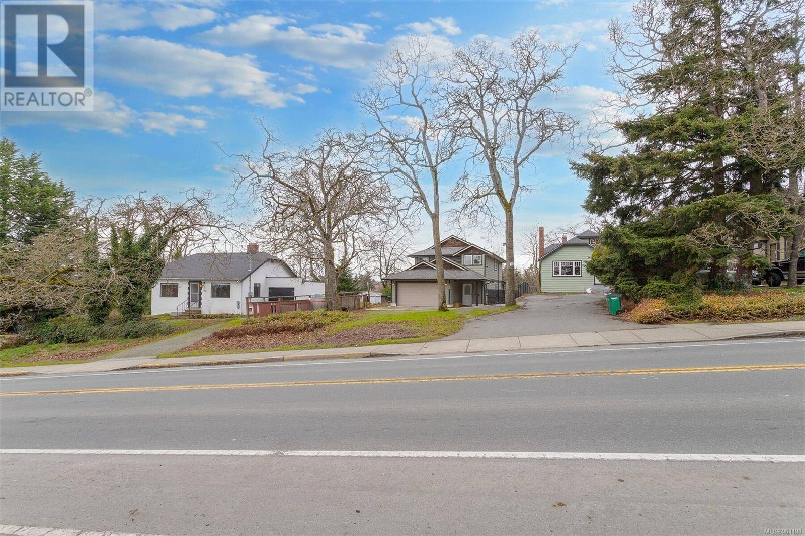 Saanich, BC V8X2T8,988 Cloverdale Ave