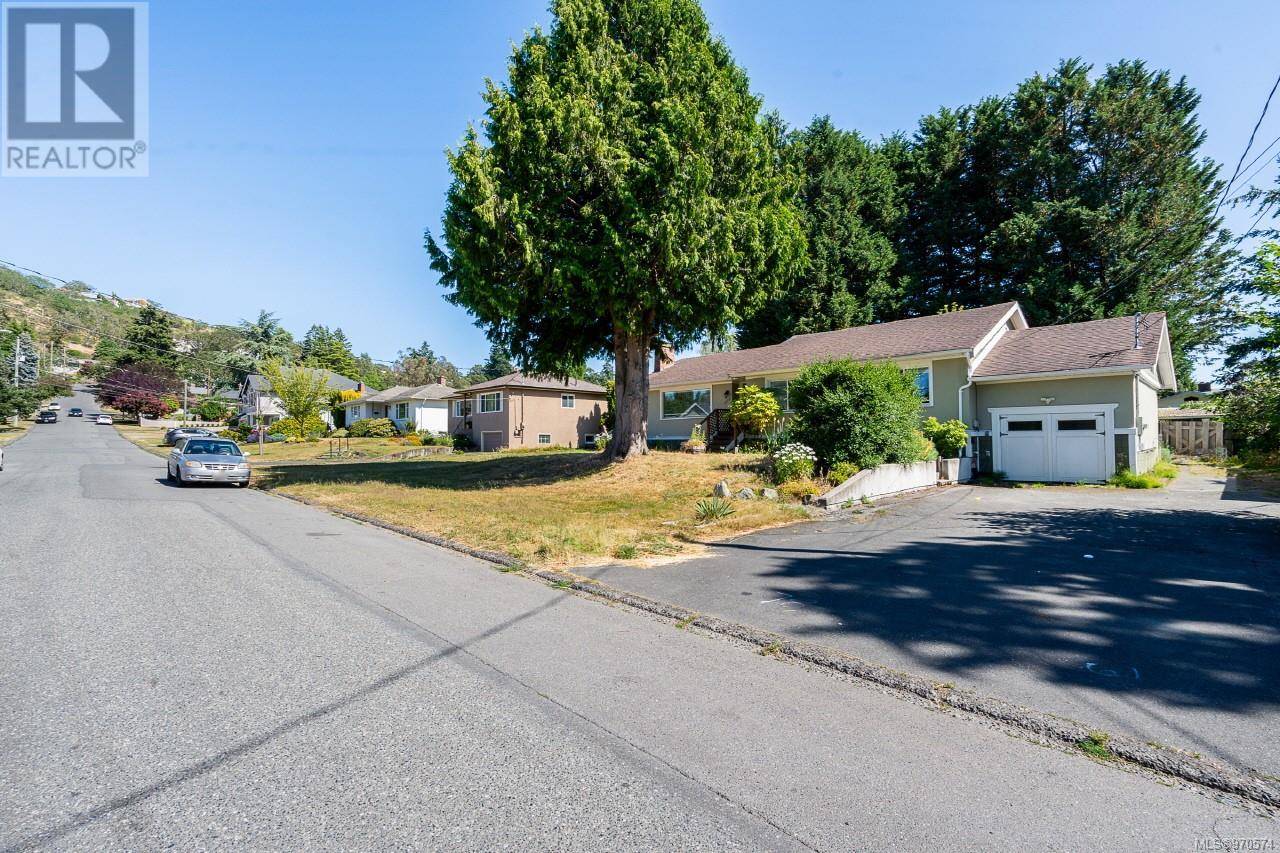 Saanich, BC V8P1X1,1679 Cedar Ave