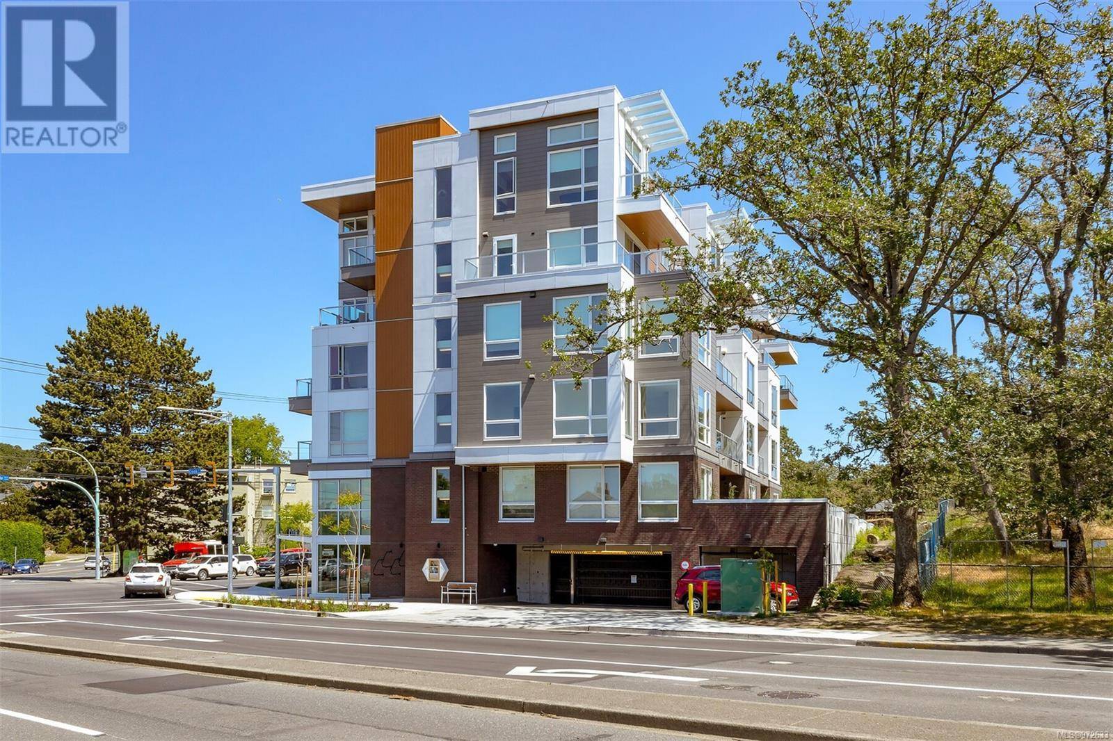 Victoria, BC V8T0E3,1301 Hillside AVE #411