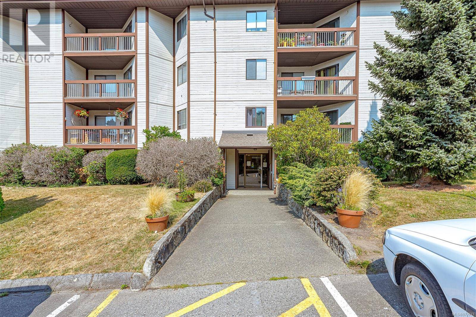 Saanich, BC V9A1L9,73 Gorge RD West #206