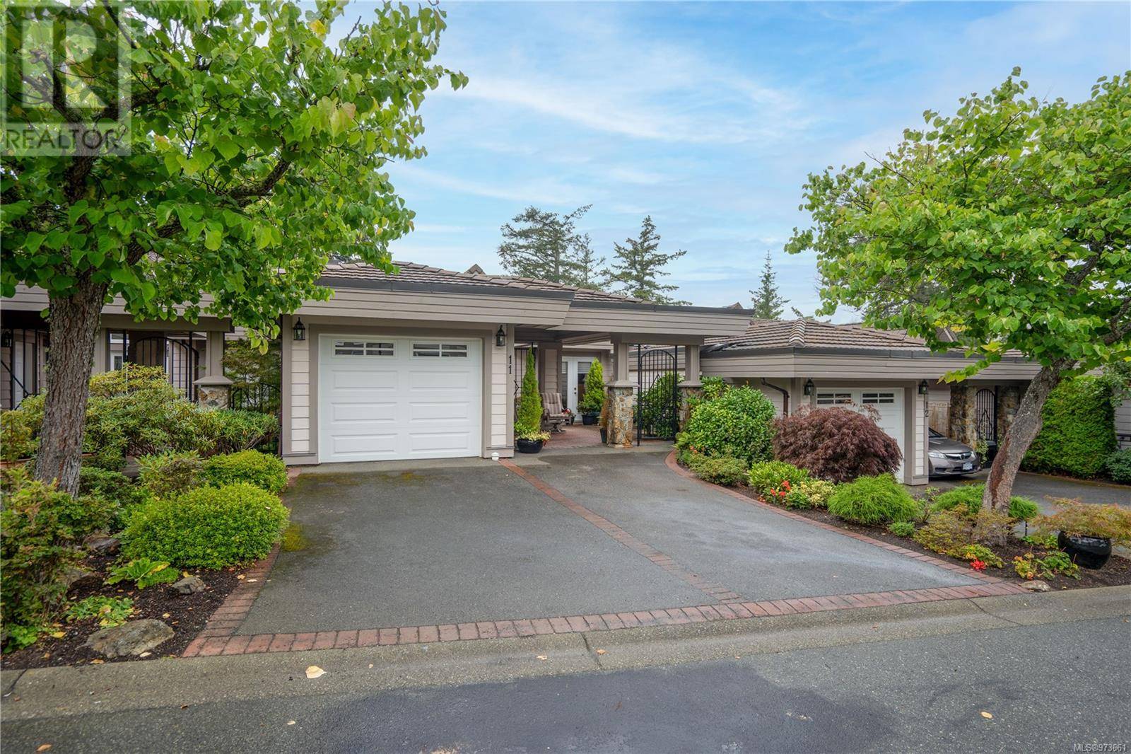 Saanich, BC V8Y3G5,934 Boulderwood Rise #11