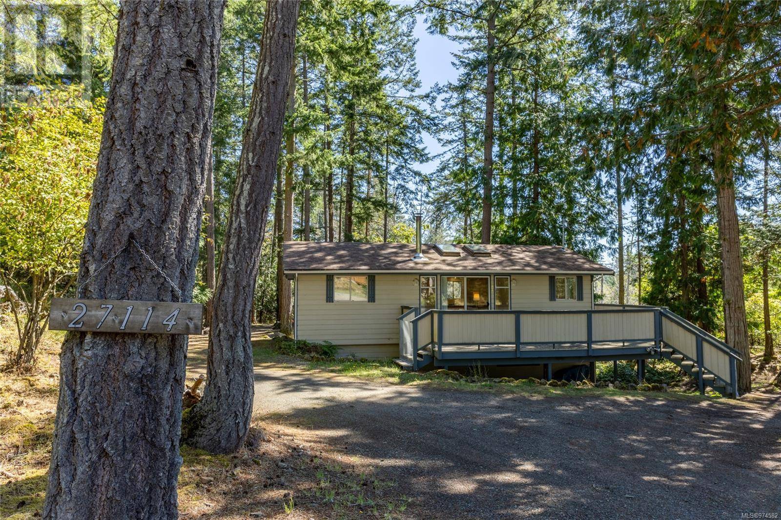 Pender Island, BC V0N2M2,27114 Schooner Way