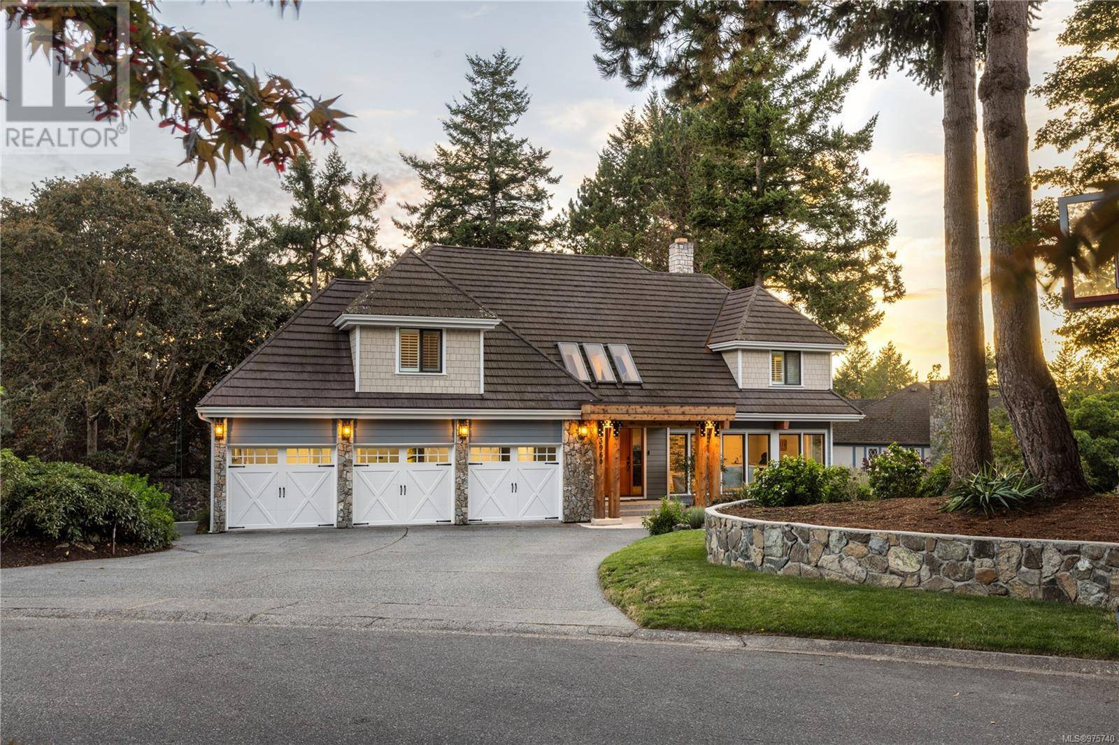 Saanich, BC V8N5W8,3960 Wedgepoint Terr