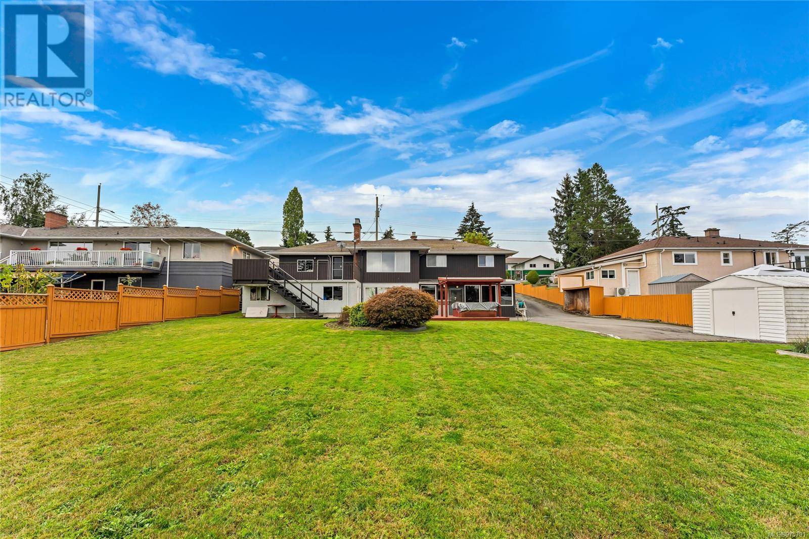 Saanich, BC V8Z2H5,562 Baker St