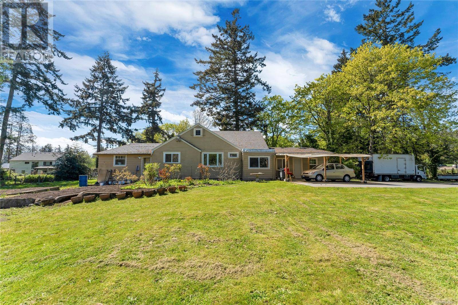 Saanich, BC V8Y1R3,753 Sayward Rd