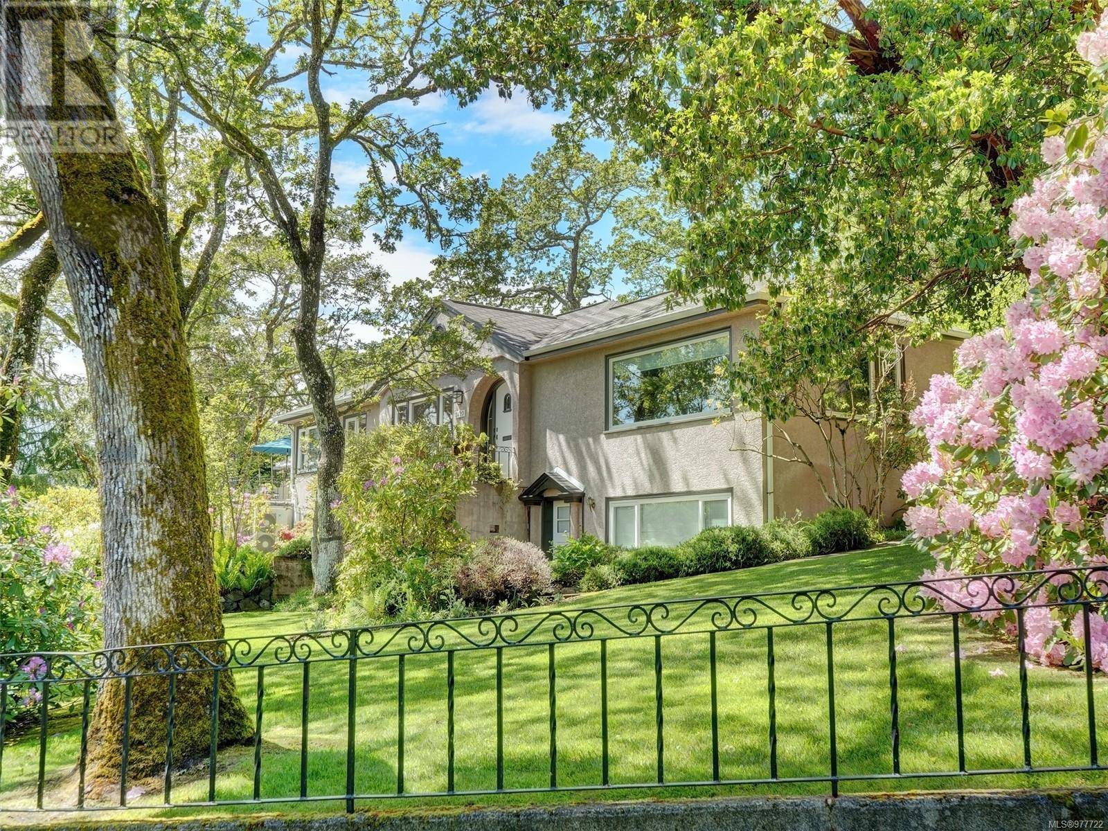 Saanich, BC V8P4V4,3420 Bonair Pl