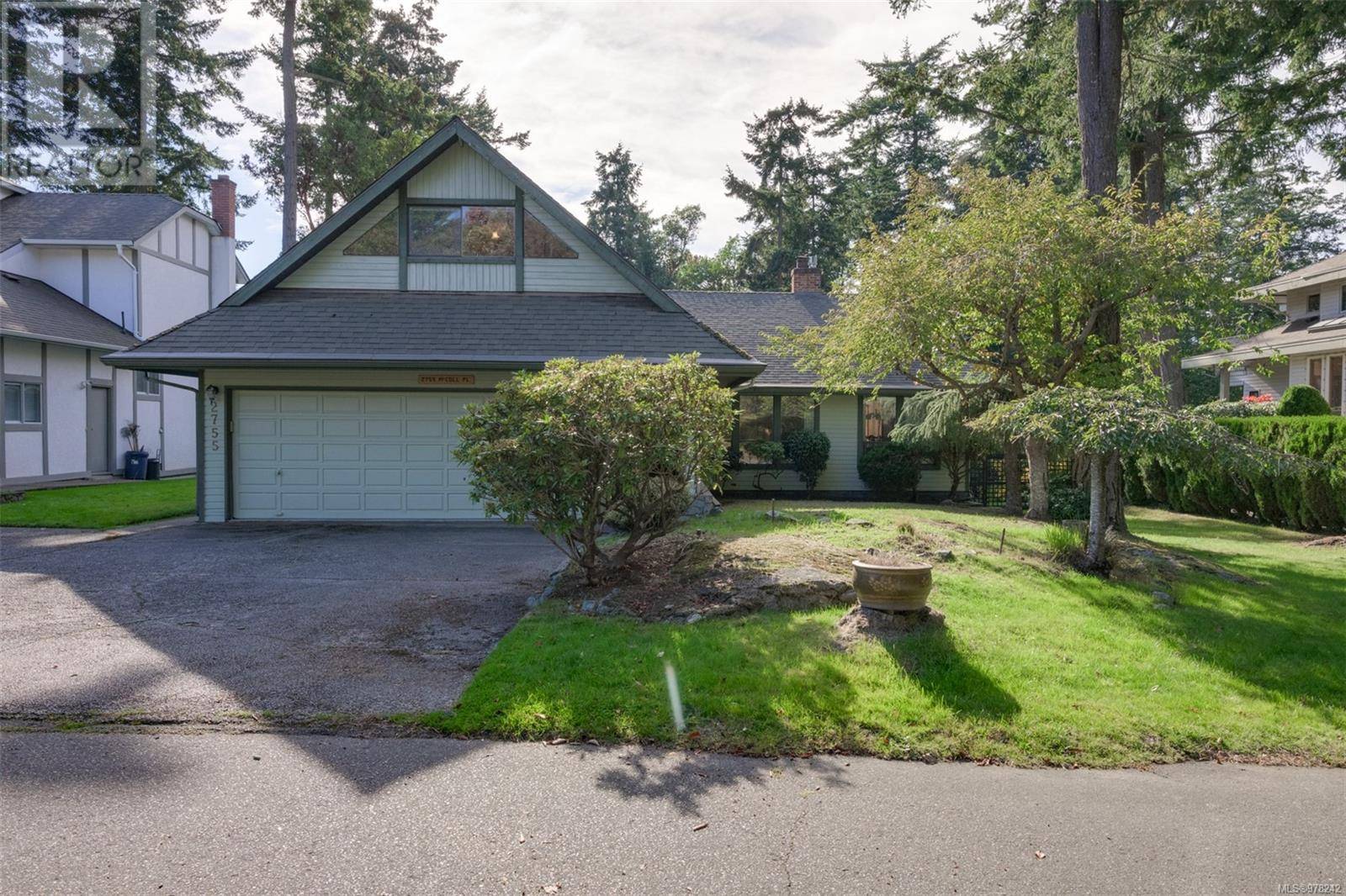 Saanich, BC V8N5Y8,2755 McColl Pl