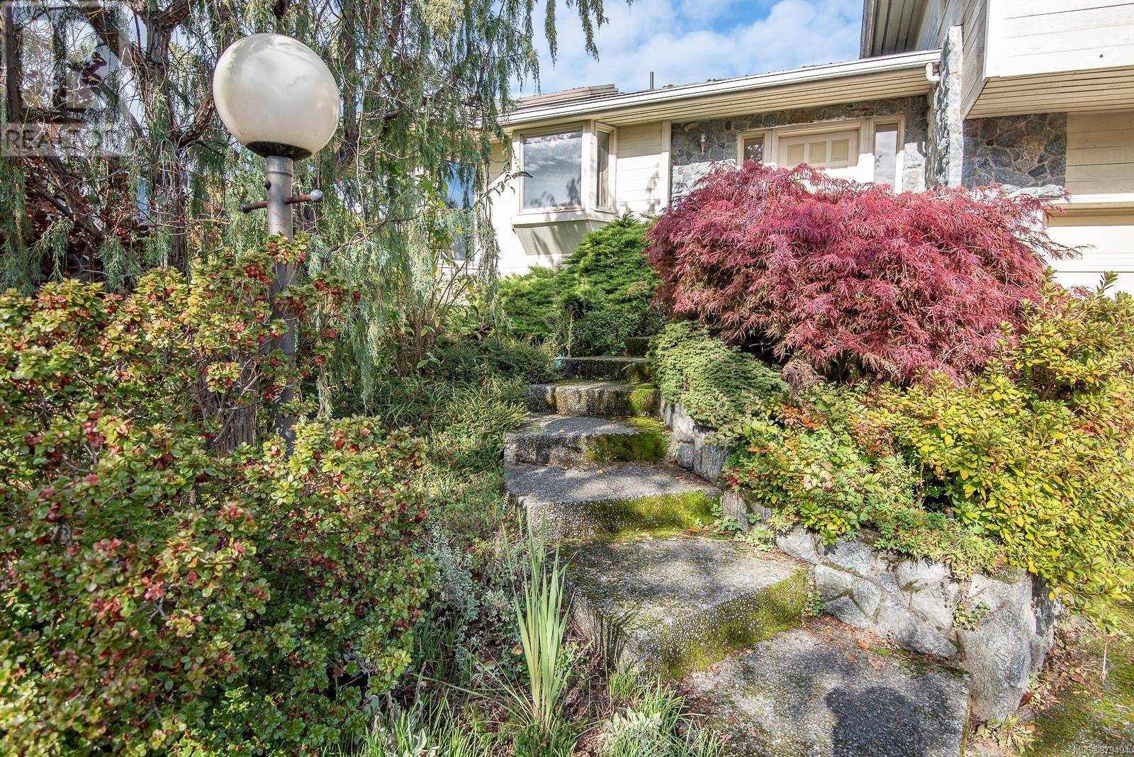 Saanich, BC V8P5M7,3569 McInnis Rise