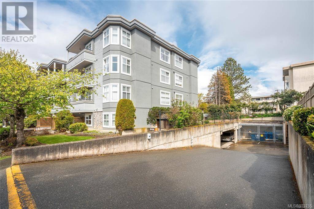 Saanich, BC V8X4R1,1580 Christmas AVE #101