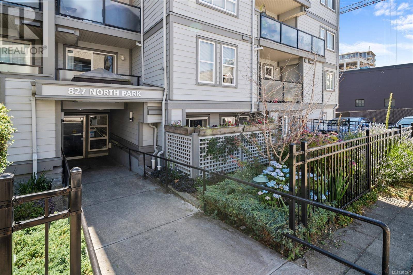 Victoria, BC V8W3Y3,827 North Park ST #209