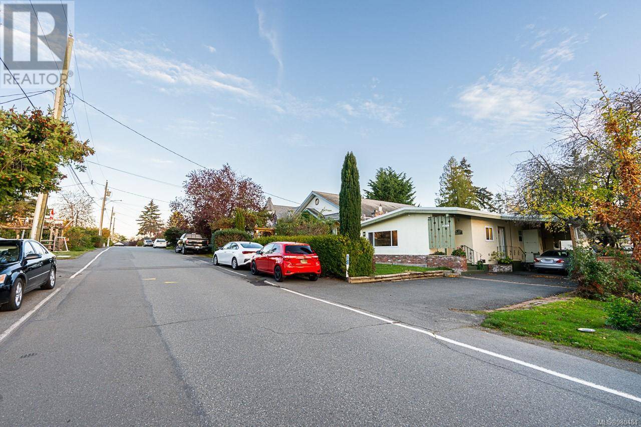 Sidney, BC V8L2J4,2411 Amelia Ave