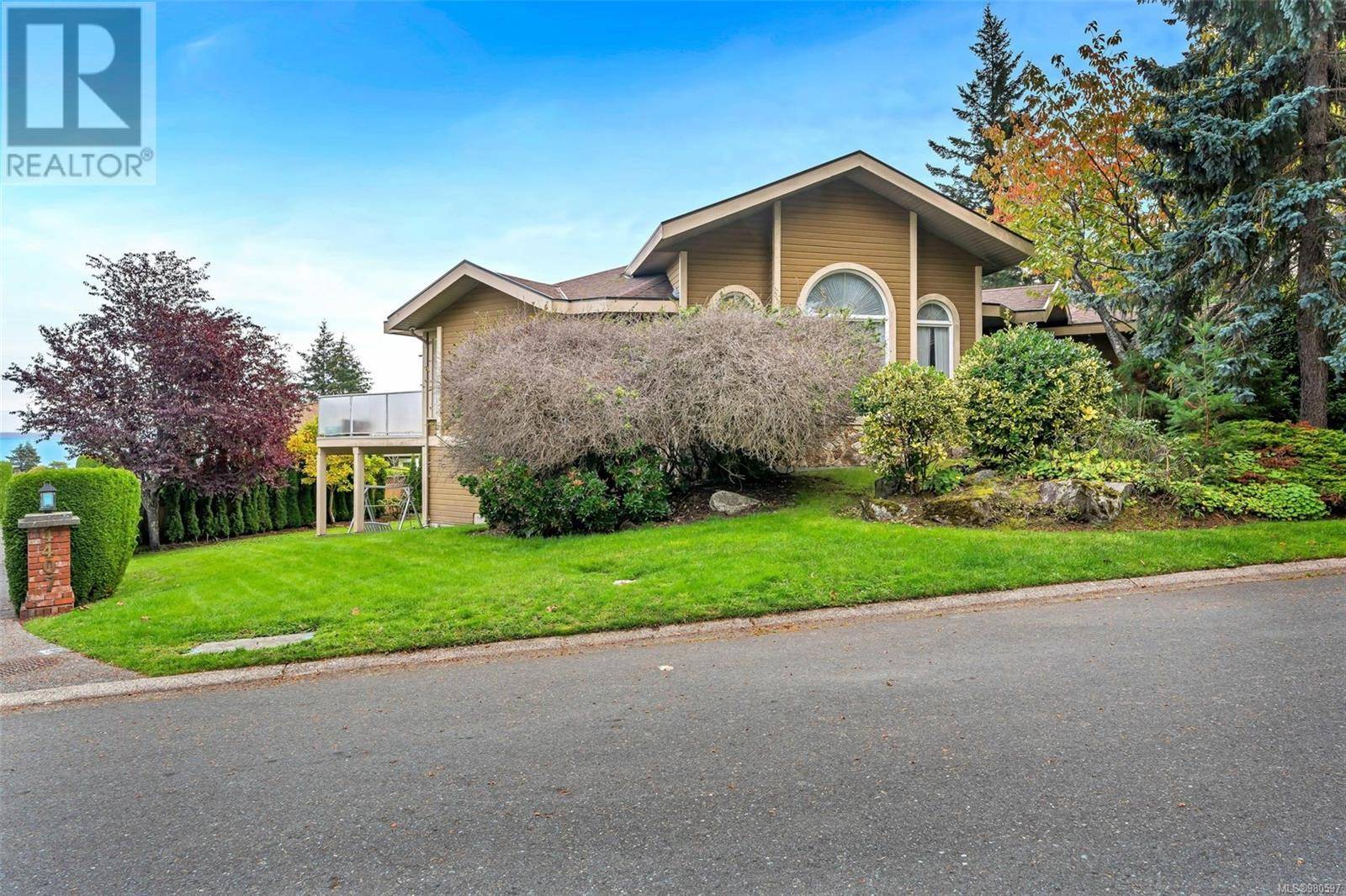 Saanich, BC V8N6K7,4405 Moonlight Lane