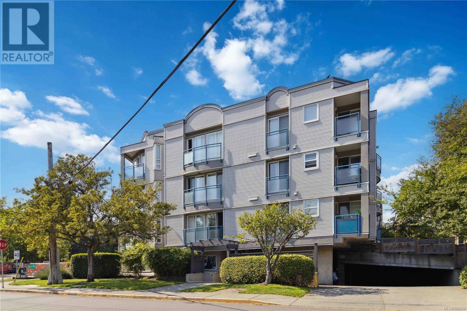 Victoria, BC V8R1K3,2310 Trent ST #405