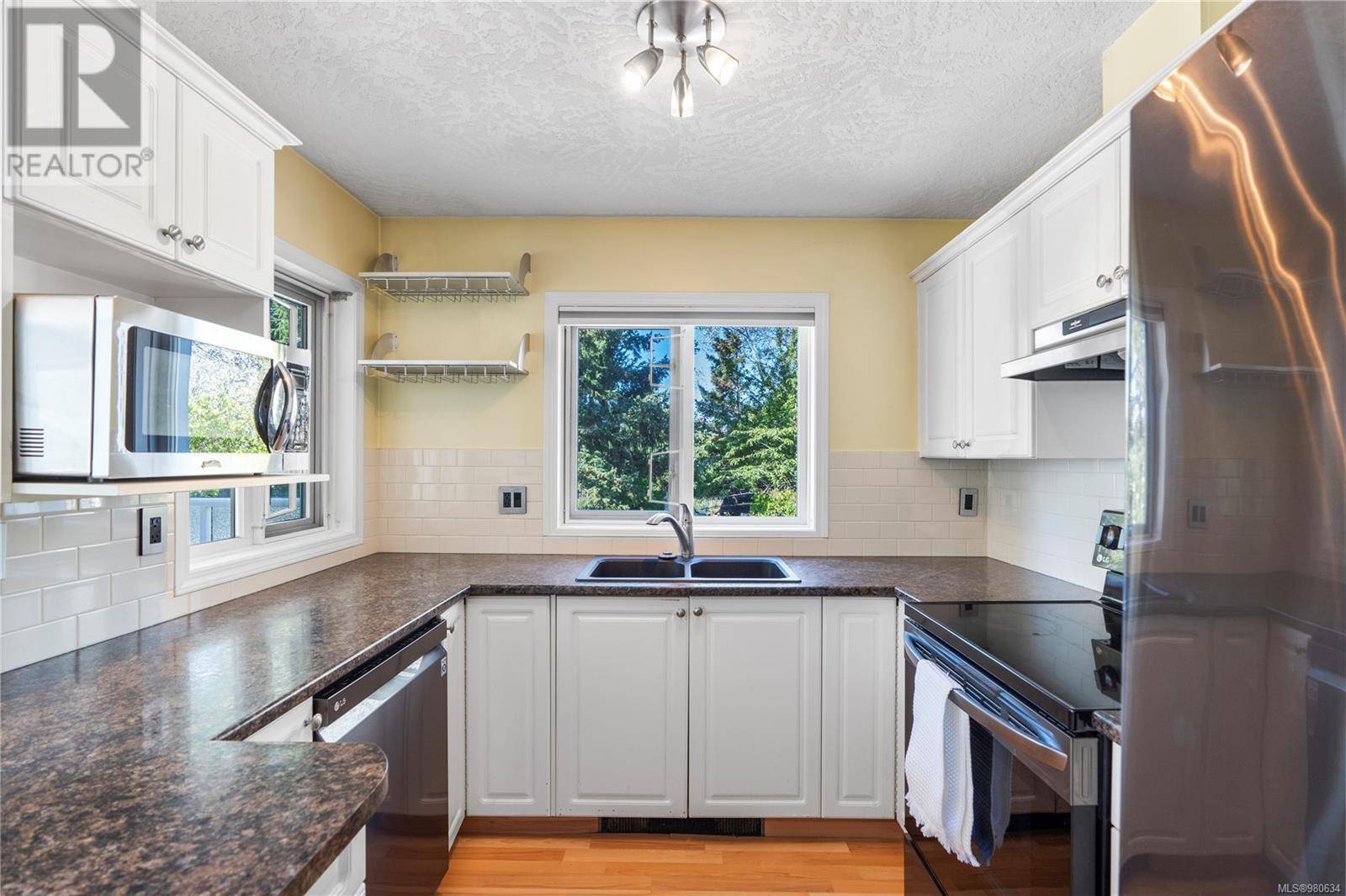 Saanich, BC V8Z1B7,400 Dupplin RD #215