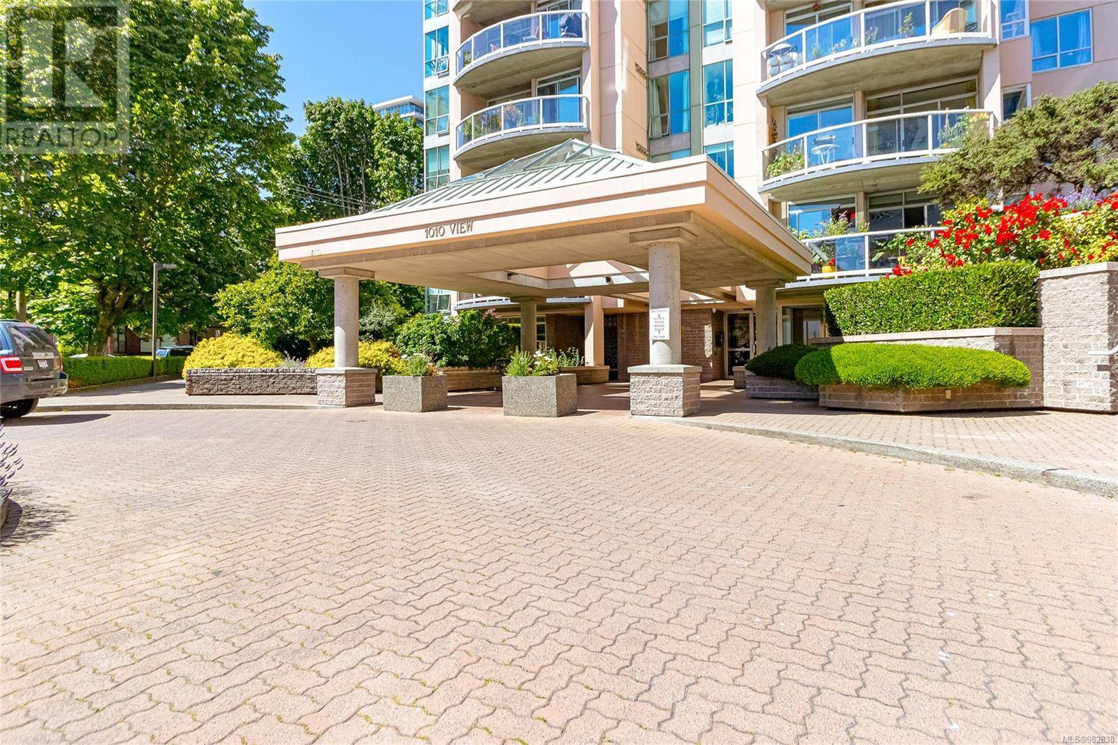 Victoria, BC V8V4Y3,1010 View ST #204