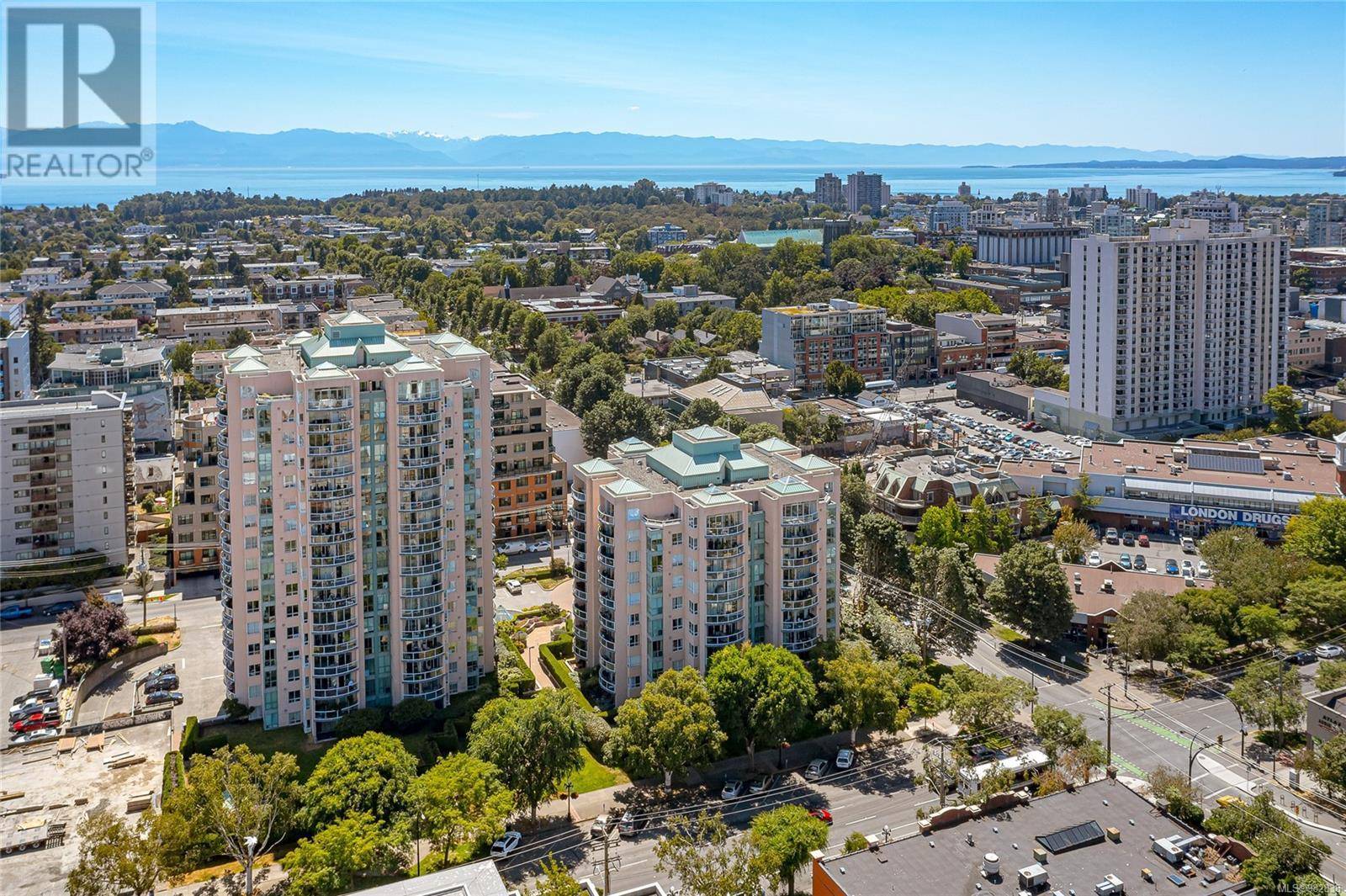 Victoria, BC V8V4Y3,1010 View ST #204