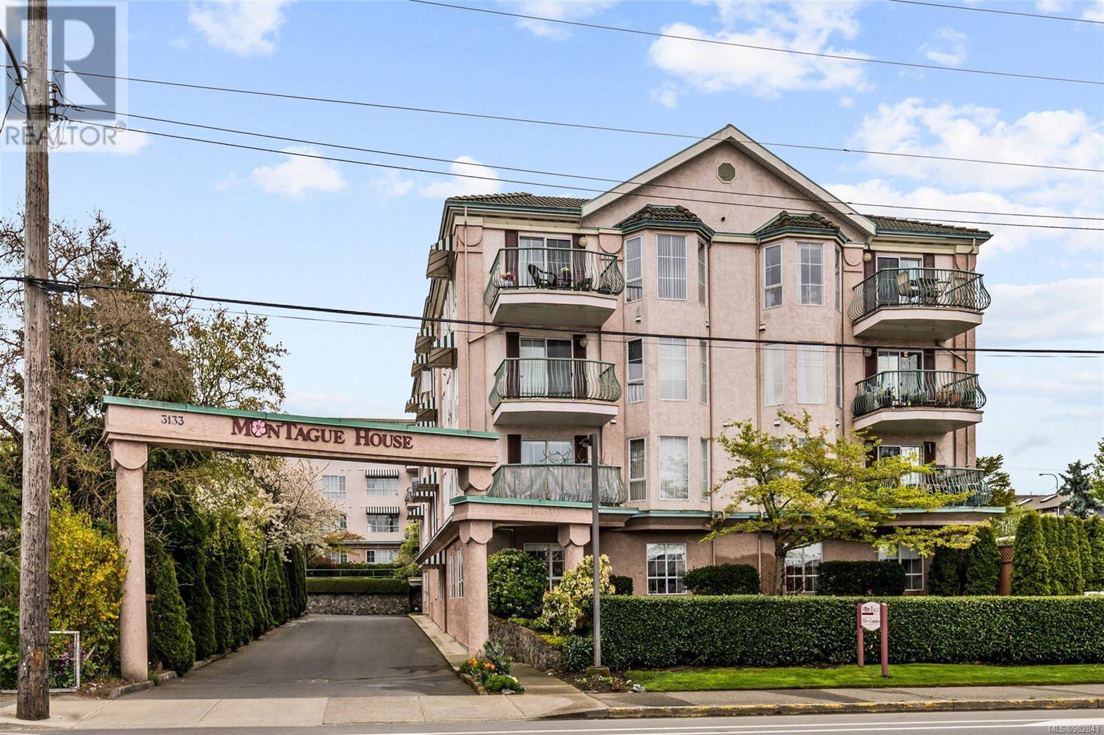 Saanich, BC V9A2B4,3133 Tillicum RD #304