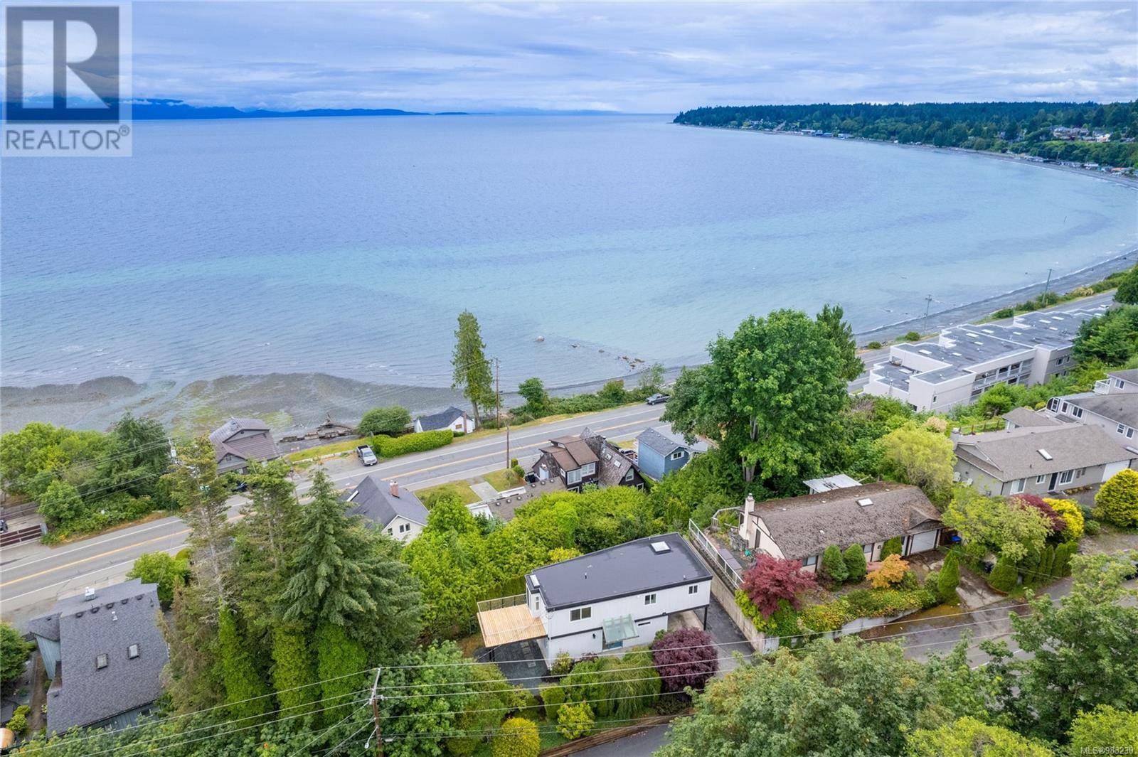 Qualicum Beach, BC V9K1H7,595 Crescent Rd W