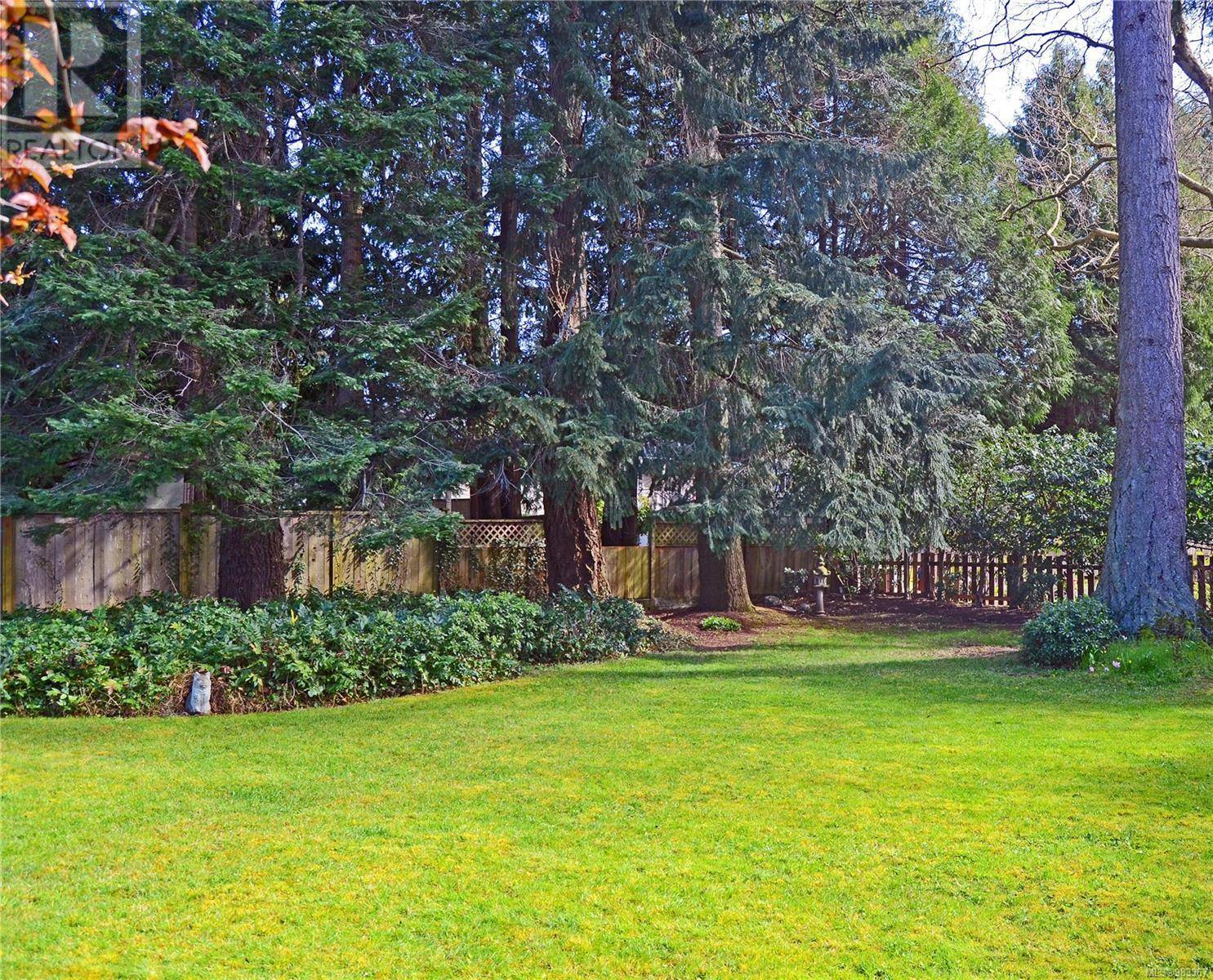 Saanich, BC V8N2P5,1838 DUNNETT Cres