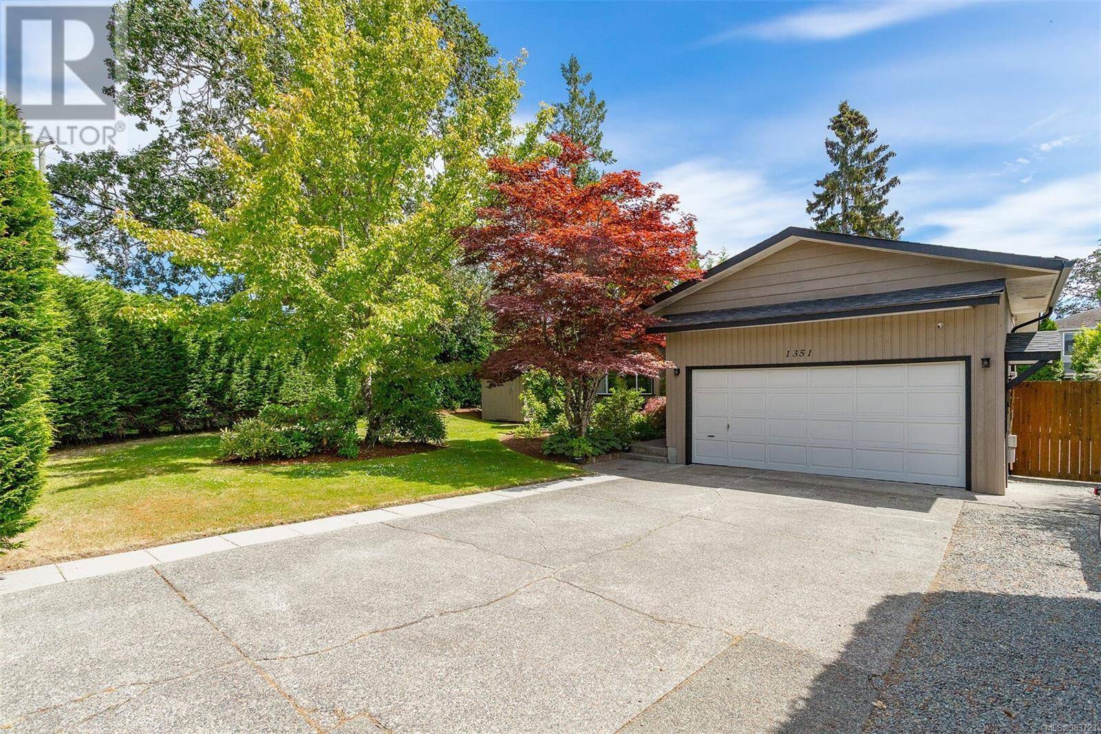 Central Saanich, BC V8M1G8,1351 Le Burel Pl