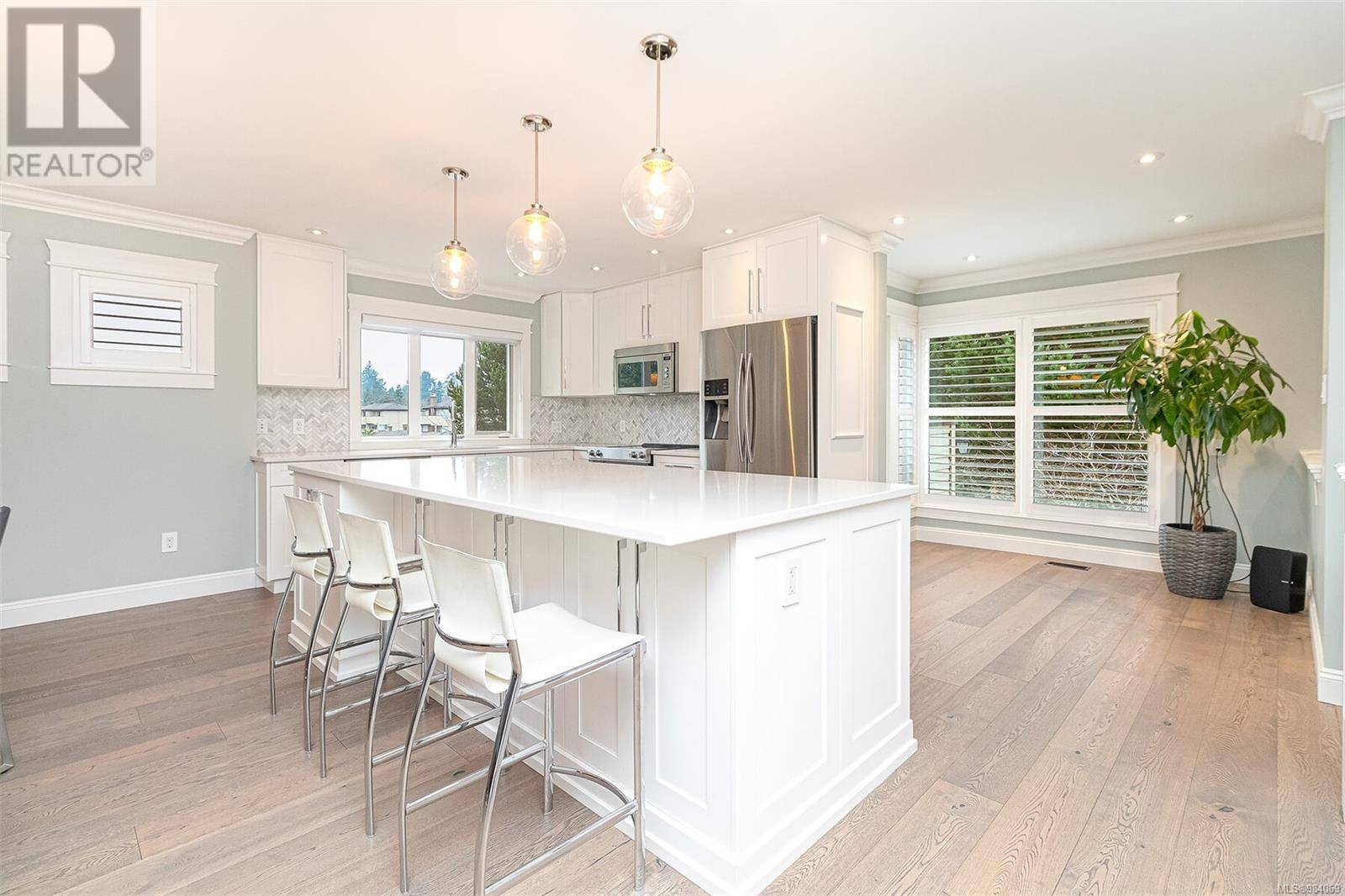Oak Bay, BC V8P5M8,2345 Cedar Hill Cross RD #108