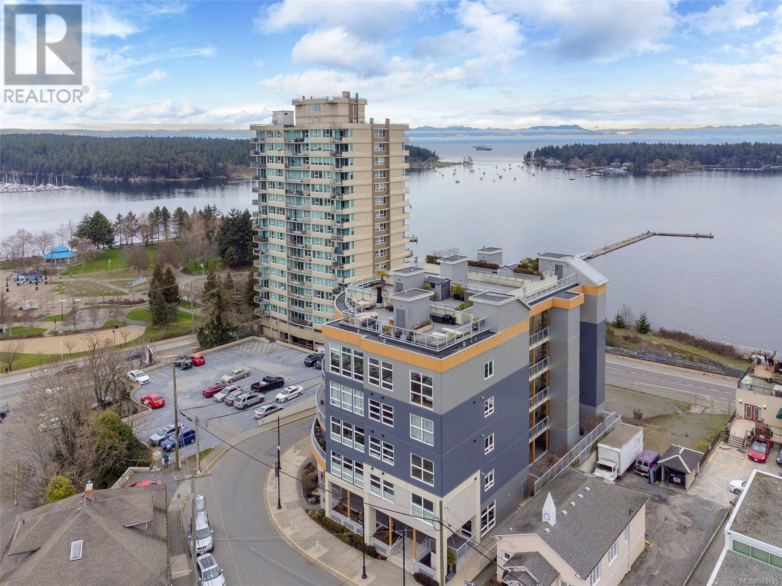 Nanaimo, BC V9R5H2,10 Chapel ST #303