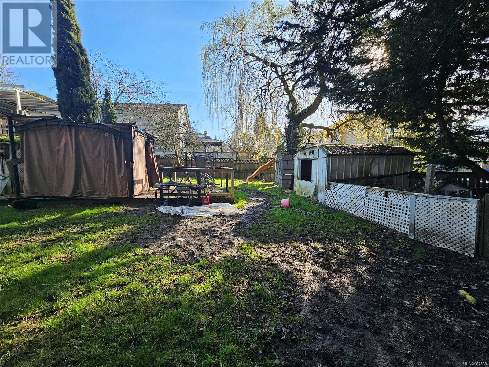 Saanich, BC V8Z1Z6,647 Ralph St