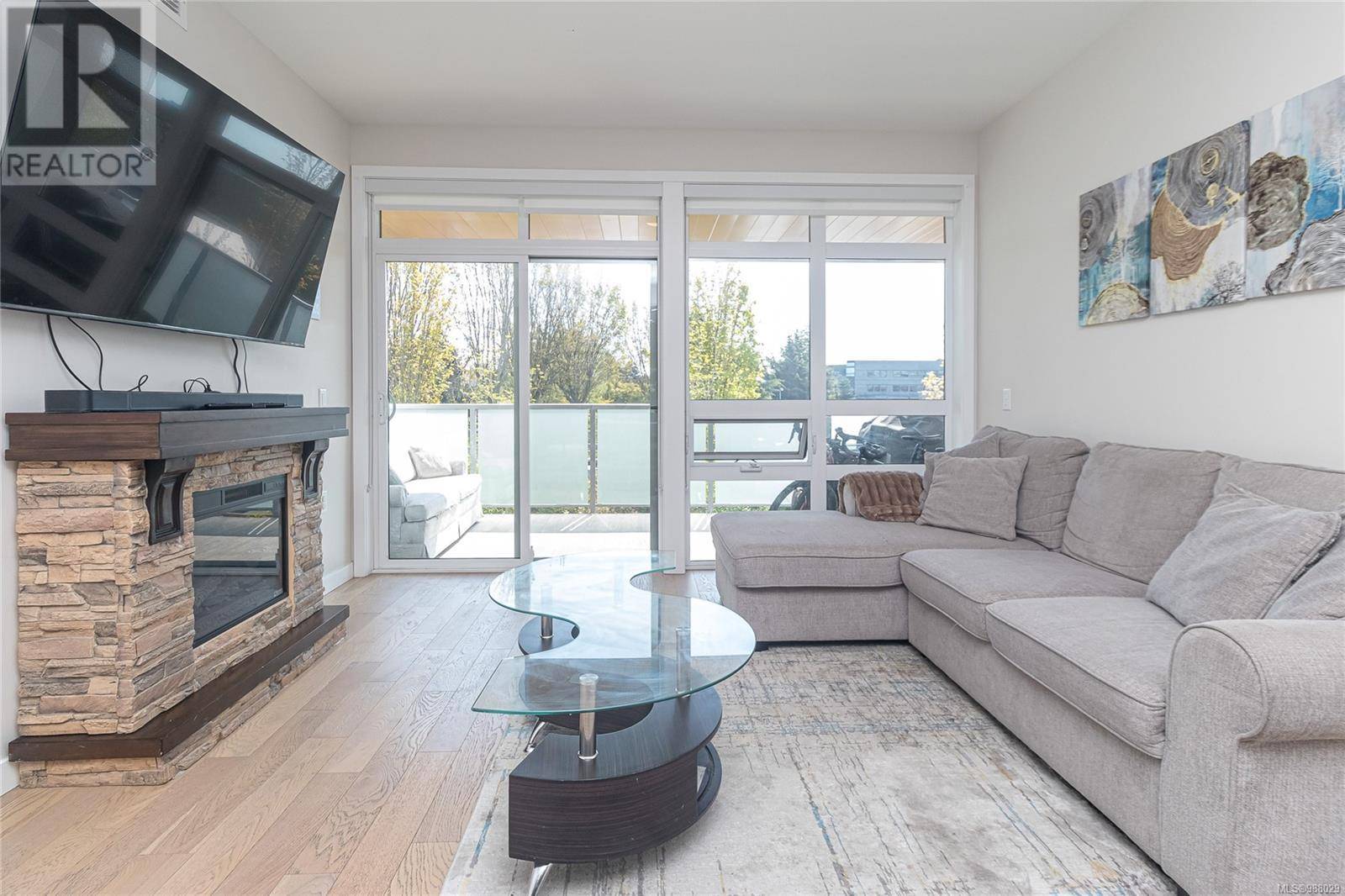 Saanich, BC V8P2L3,881 Short ST #207