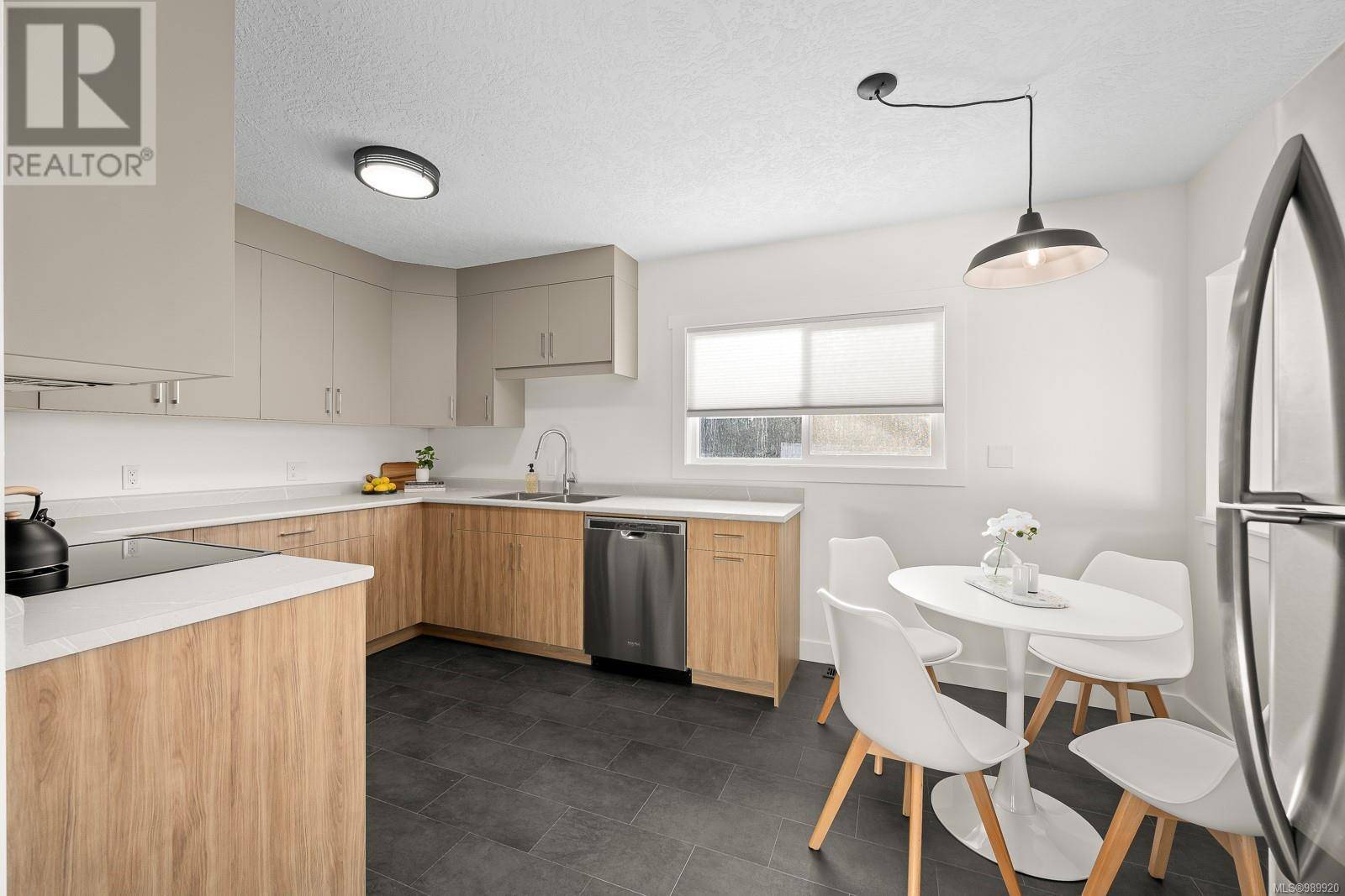 Cumberland, BC V0R1S0,4703 Cumberland RD #SL3
